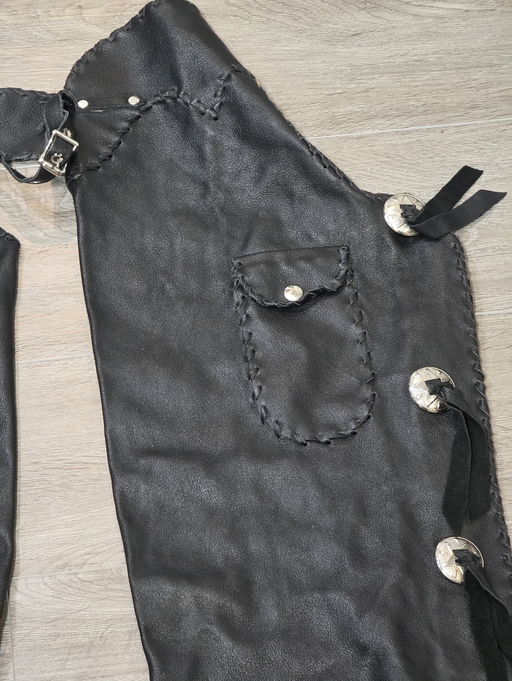 Vintage Heavy Leather Motorcycle/Cowboy Chaps Unisex Sz S-M Conchos Snaps - Picture 6 of 13